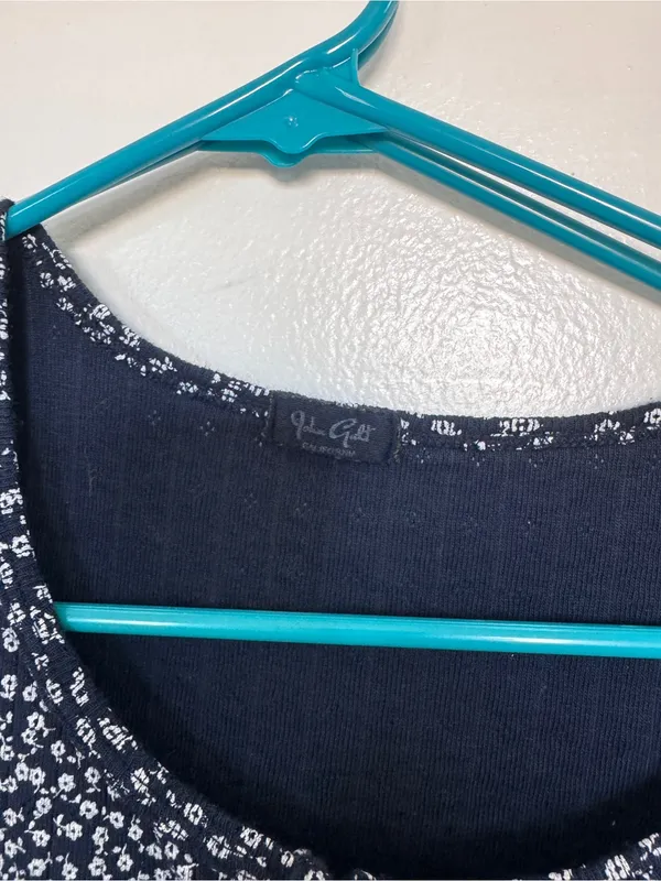 Brandy Melville Navy Button Crop Top - Image 4