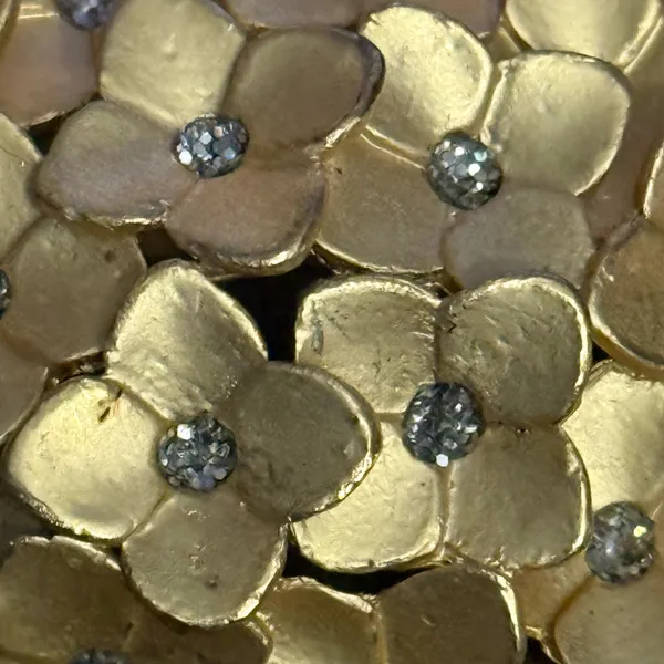 Vintage brushed gold tone floral brooch - Image 3