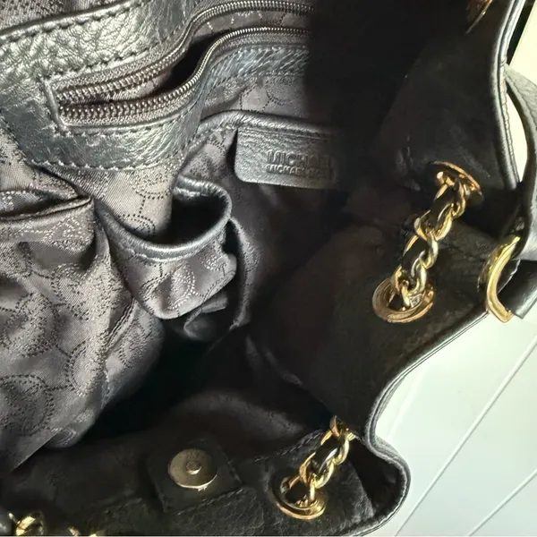 MICHAEL Michael Kors Black and Gold Shoulder Bag with‎ Chain Detail Bucket - Image 16