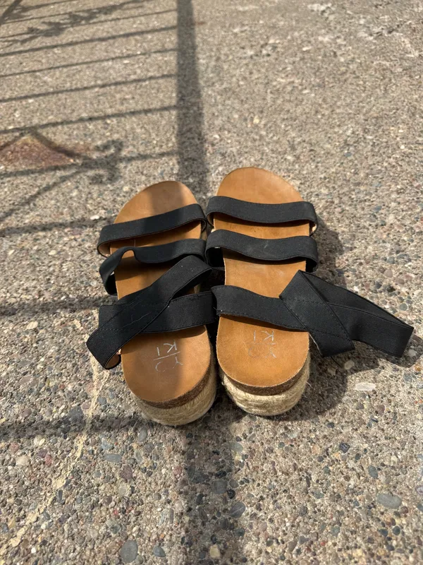 Chunky Sandals Black Size 9 - Image 3