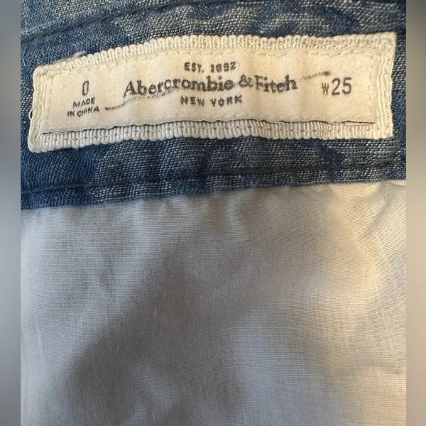 Abercrombie & Fitch Denim Mini Skirt women’s Size 25/0 Gold Floral Pattern - Image 5