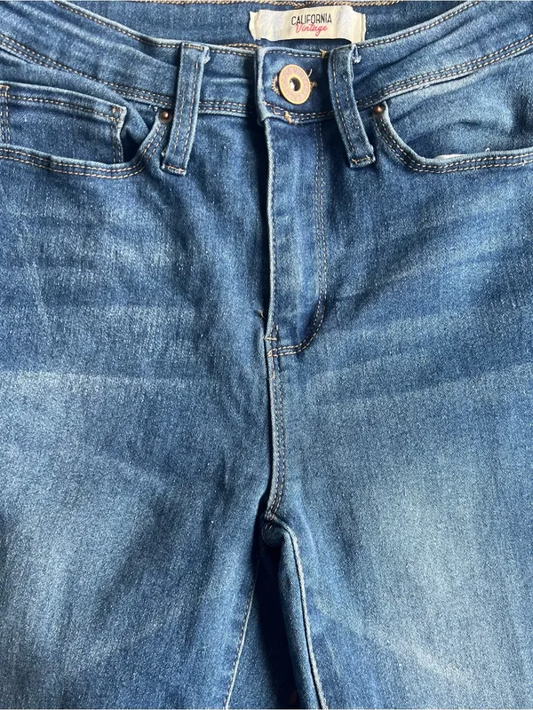 California vintage Women's blue Indigo Flare Jeans - Wide Leg Size 7/28 - Image 3
