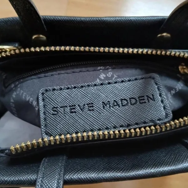 Steve Madden black leather handbag with‎ gold hardware - Image 4