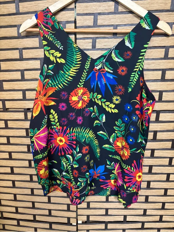Violet + Claire black floral tank top size medium - Image 2