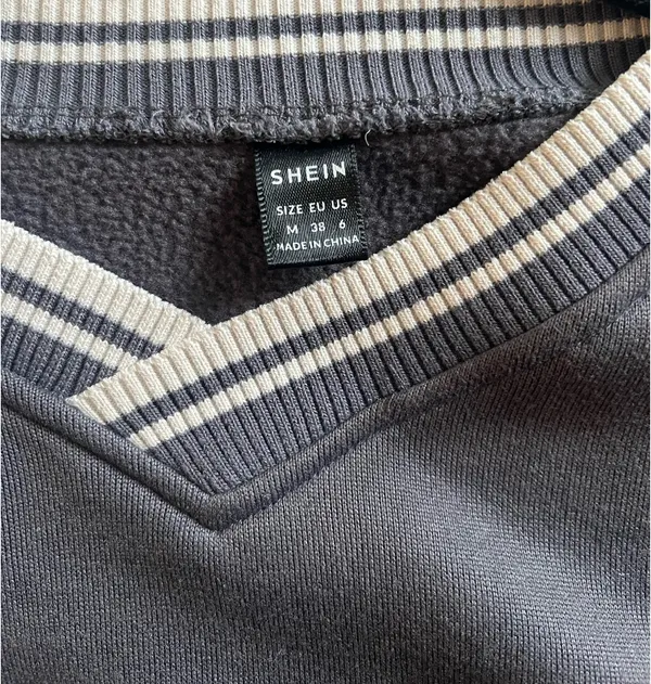 Las Vegas v neck sweatshirt Gray Size M - Image 3