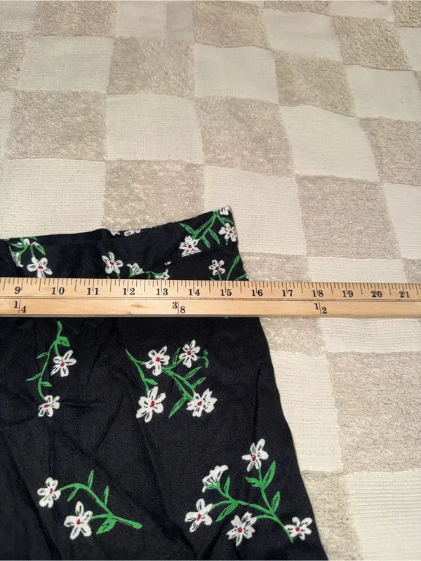 NWT‎ Lush Flirty Floral Skirt size L - Image 4