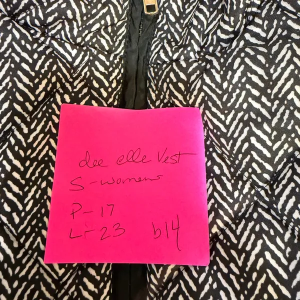 dee elle Women's Small Black & White Chevron Quilted Vest EUC b14 - Image 12