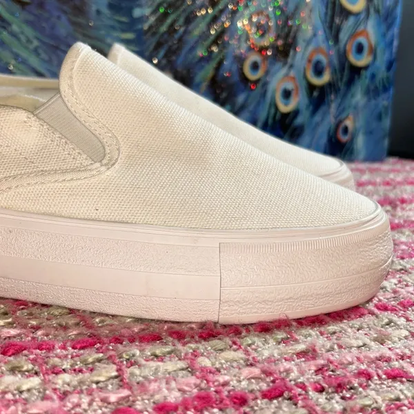 H&M Size 8 White Slip On Shoes - Image 2
