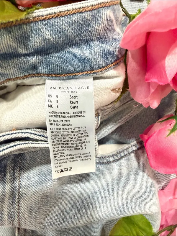 American Eagle Strigid Light Wash High Rise Jeans Women’s 8 Short - Image 3