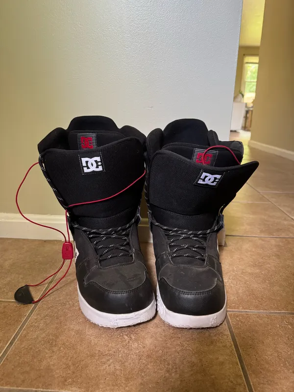 Men’s DC Snowboard boots Black Size 11.5 - Image 2
