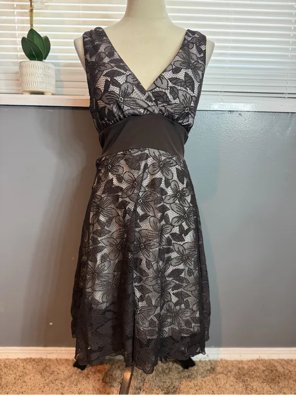 Studio Y Dark Brown Floral Lace Dress Size L Y2K Romantic Empire Waist - Image 4