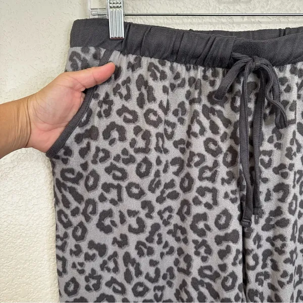 Lucky Brand Gray and Black Leopard Very Sofy Pajama Set, Sz Medium - Image 9