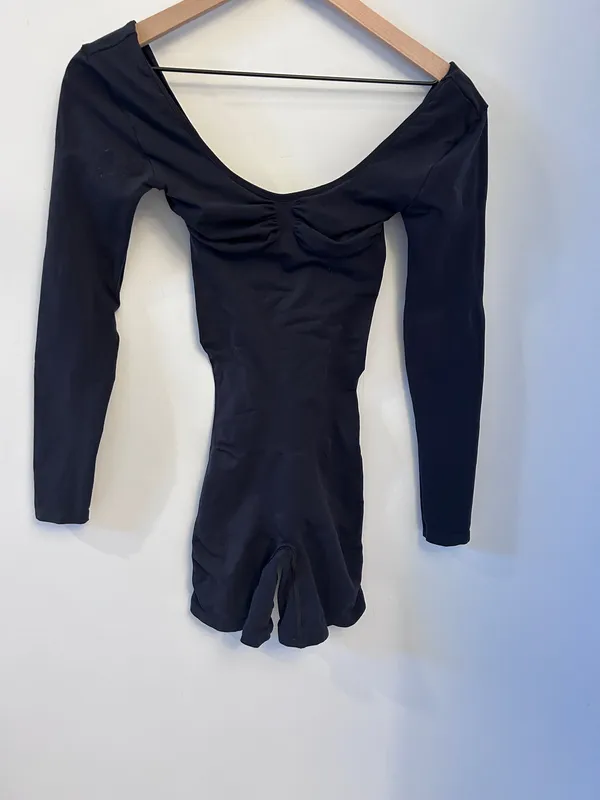 Skims seamless sculpt long sleeve low back mid thigh bodysuit onyx Large NWOT - Image 5