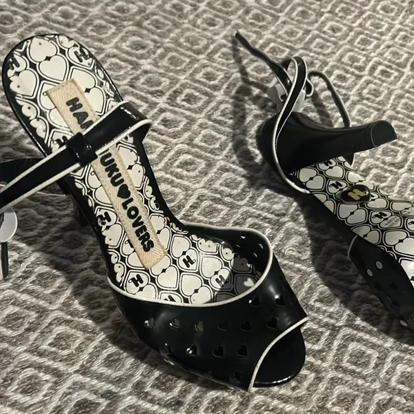 Harajuku 5" Heels Heart Stamped Size 6‎ - Image 5
