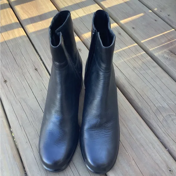 Genuine leather booties on medium heels 🖤🖤🖤 Black Size 9.5 - Image 3