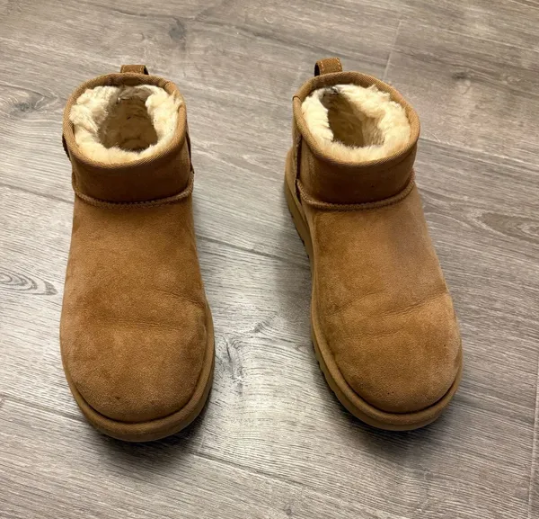 UGG Mini Boots Classic Women’s - Image 2