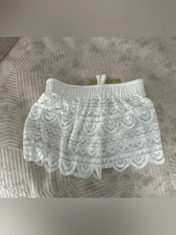 Gianni Bini White Eyelet Lace Shorts - Image 4