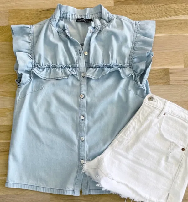Chambray sleeveless button up top size M Size M - Image 3