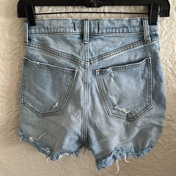 Abercrombie & Fitch Curve Love 4” Mom Shorts High Rise Light Wash Distressed 24 - Image 3