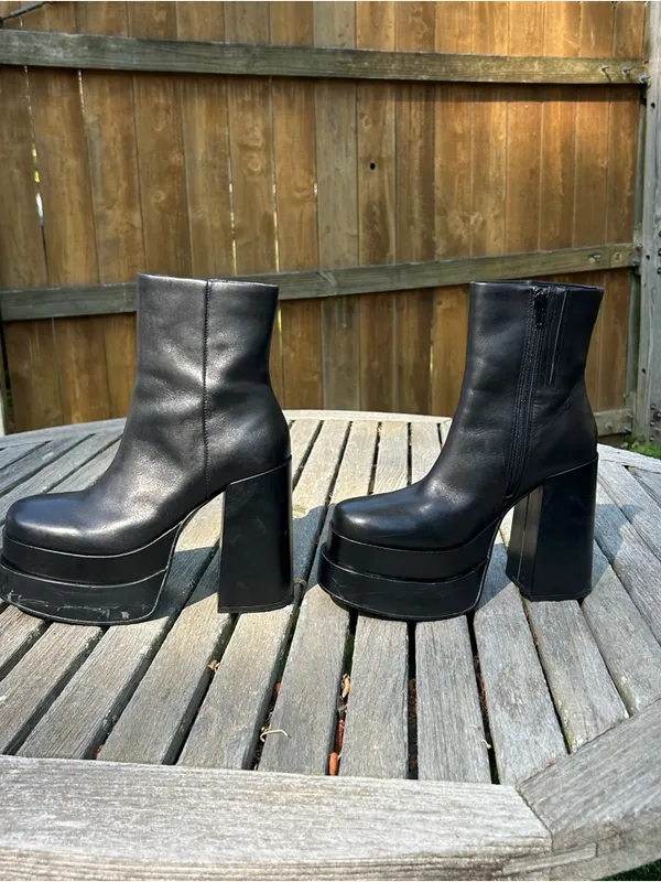 Steve Madden Black Genuine Leather Cobra Platform‎ Bootie size 9.5 in black - Image 4