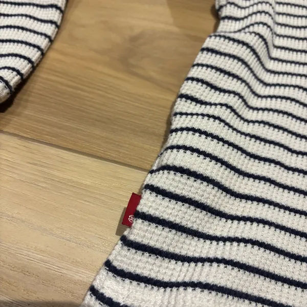 Levi’s White & Navy Striped Waffle Knit Henley Sweatshirt XL - Image 5