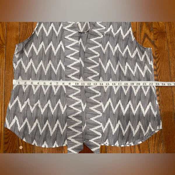 Ann Taylor Black and White Zigzag Blouse - Image 4
