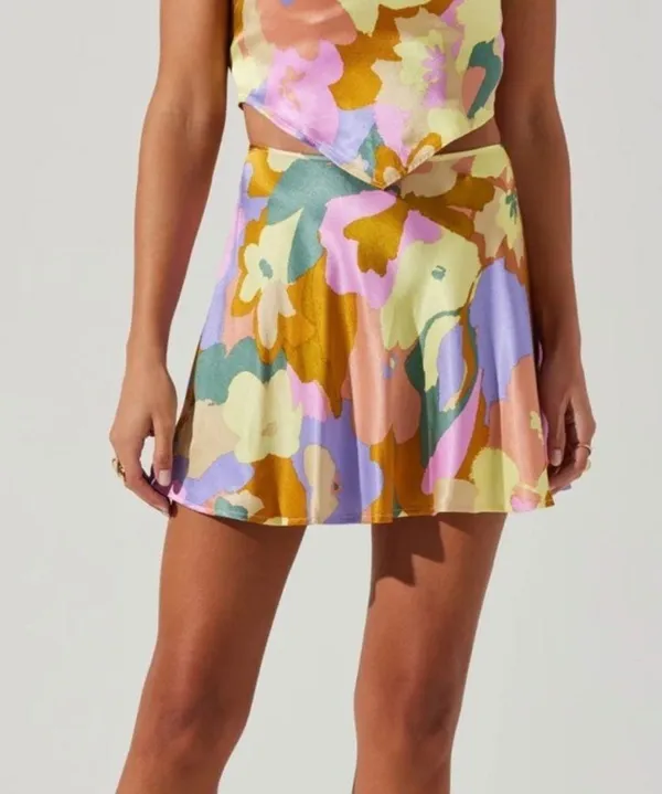 ASTR Dana Mini Skirt In Floral Satin - Image 2