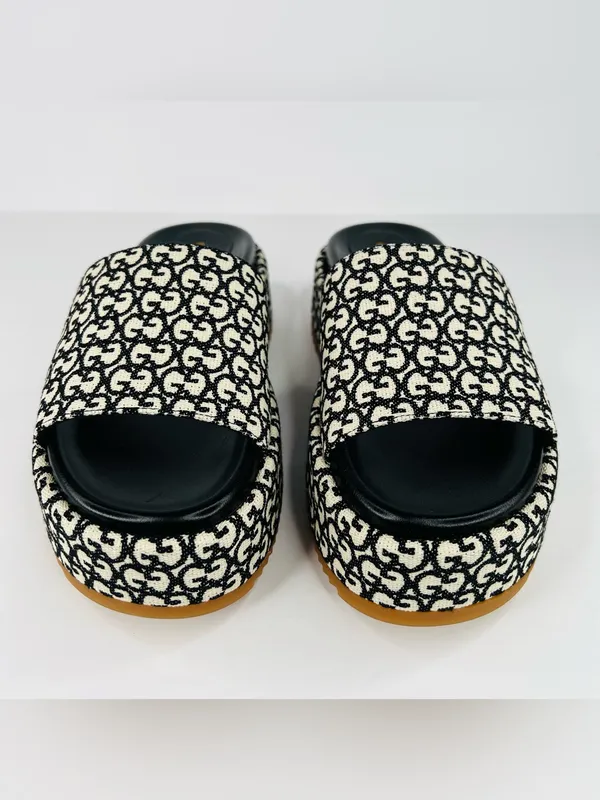 Gucci Women's Angelina Platform GG Supreme Jacquard Slide Sandals Size EU 37 - Image 4