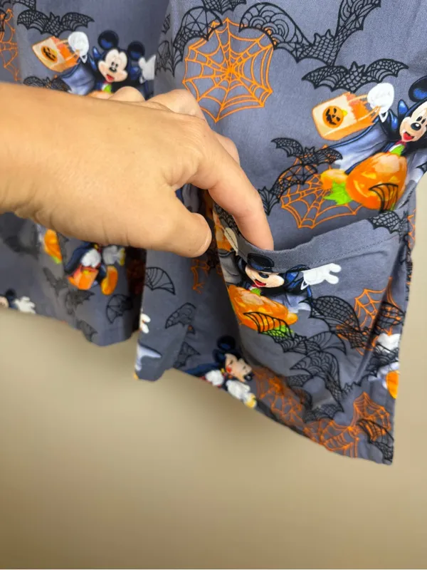 Disney Vampire Mickey Halloween Scrub Top XL Drawstring Waist Three Pocket - Image 5