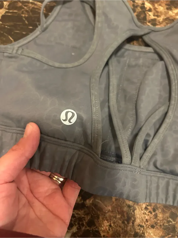 Lululemon Energy sports Bra grey camo patten- size large - Image 3