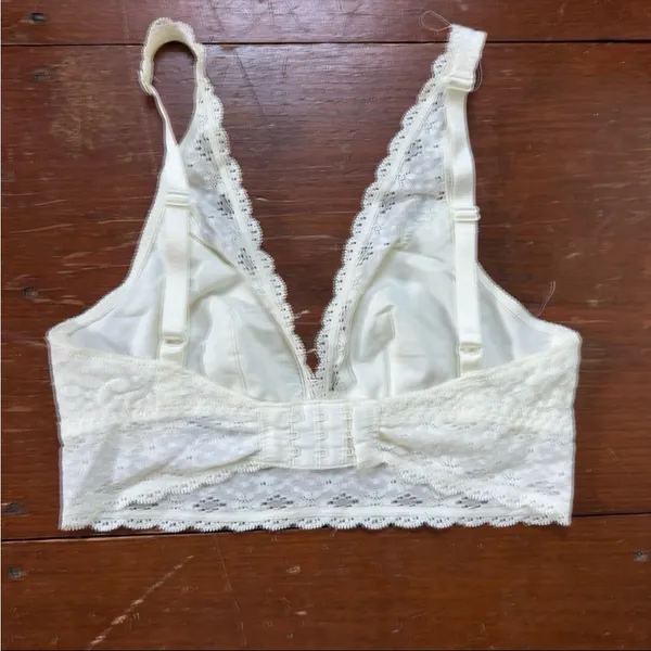Wacoal Ivory Lace Bralette - Image 3