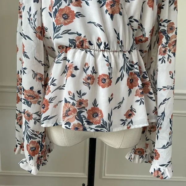 June & Hudson Bell Sleeve Crossfront Peplum Blouse Floral Chiffon M - Image 4