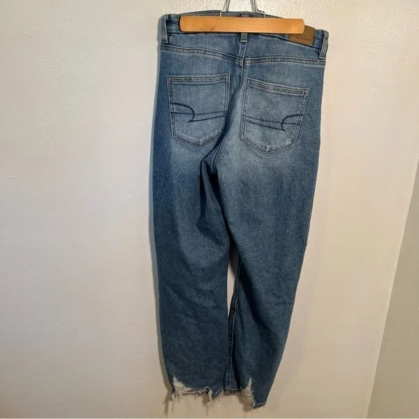 American Eagle Women's Sz 4 Regular Curvy Mom Jean Medium Wash Destroyed Stretch - Image 10