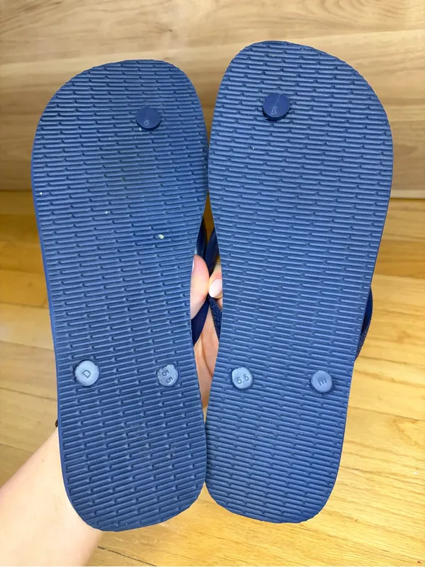 Havaianas Farm Rio Women’s Navy & White Floral Nina Flip Flops - Size 11 / 12 - Image 4