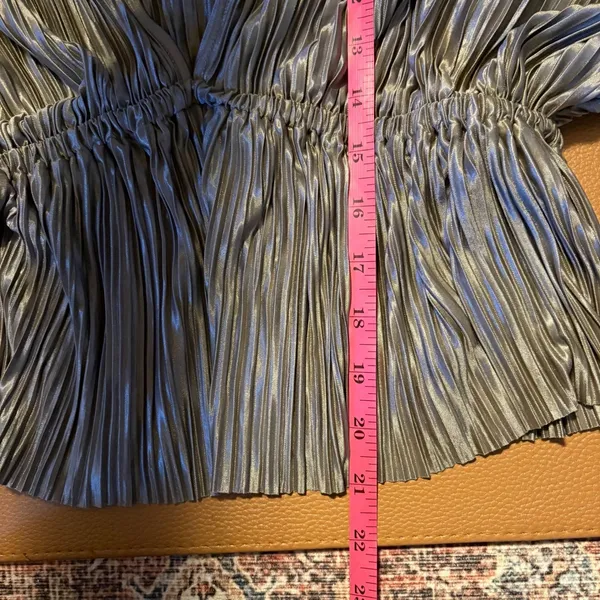MIOU MUSE NWT Plisse Dolman Sleeve Plunging V Neck Ruched Waist Top‎ Size Small - Image 8
