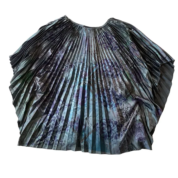 Romeo + Juliet Couture Pleated Top - Image 8