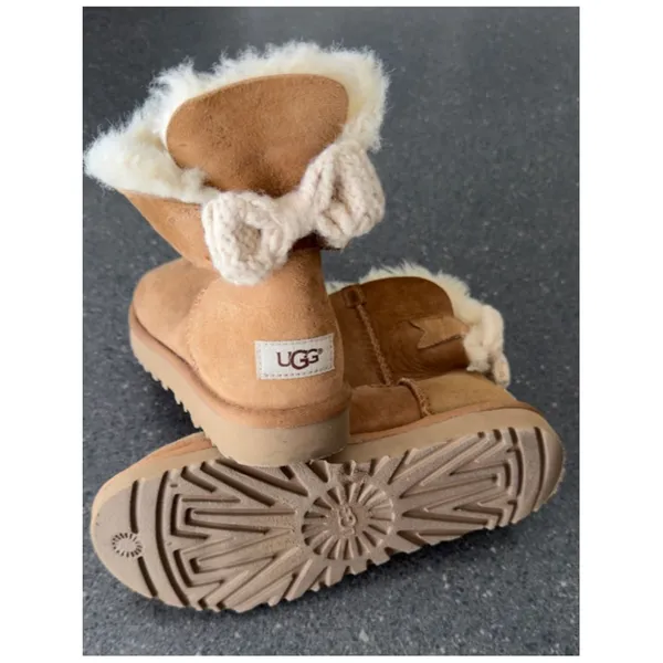 UGG Mini Bailey Knit Bow Boots in classic chestnut suede size 8 - Image 8