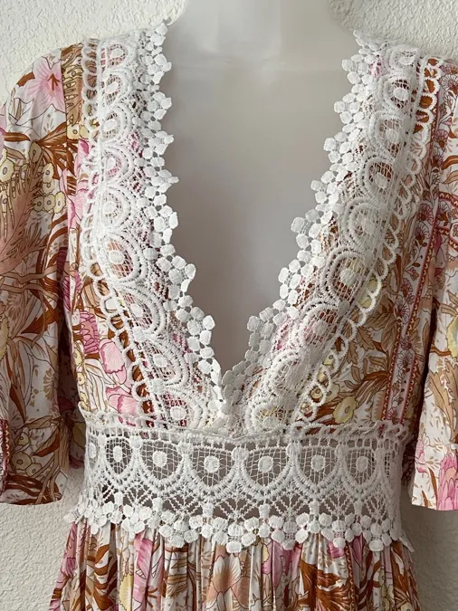 Saints + Secrets Size M Floral Crochet Trim Ruffle Tiered Maxi Dress - Image 5
