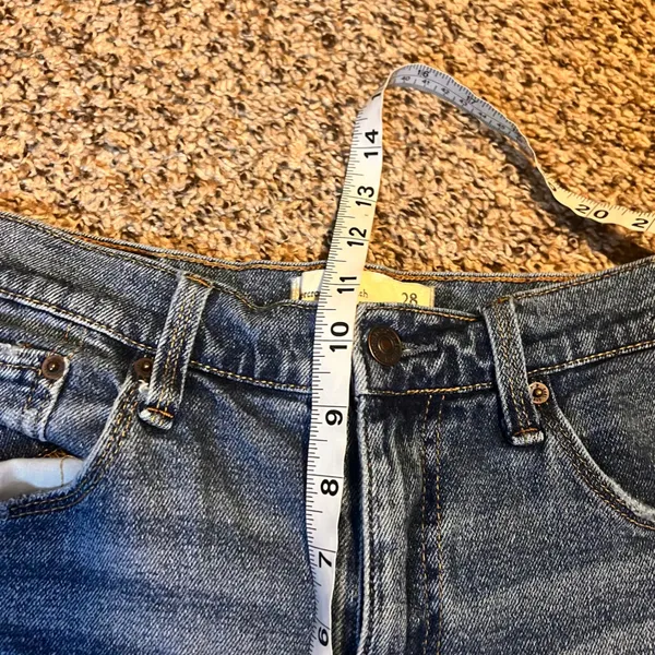 Abercrombie Fitch Mom Jeans Distressed Ripped Blue Denim‎ Size 28 Cropped - Image 4