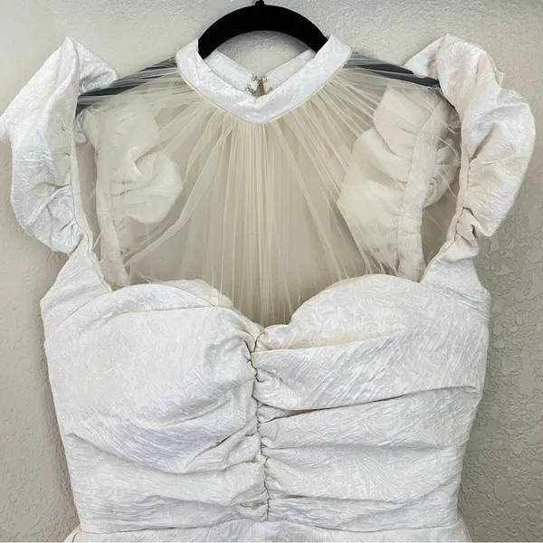 House of CB 'Cherelle' Ivory Jacquard Puff Sleeve Dress size Large NWOT‎ - Image 5