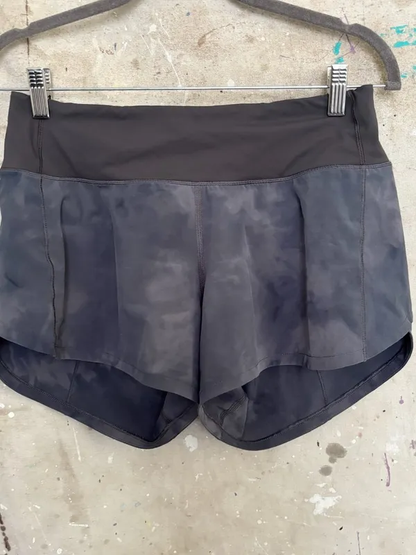 Lululemon Speed Up Mid-Rise Lined Short 4", Diamond Dye Pitch Grey - Image 2