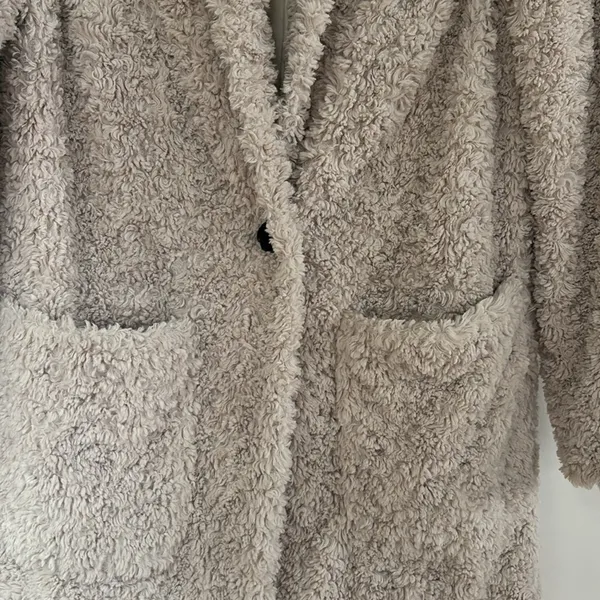Aritzia Wilfred Free Grete Plush Jacket XS in Bone - Image 4