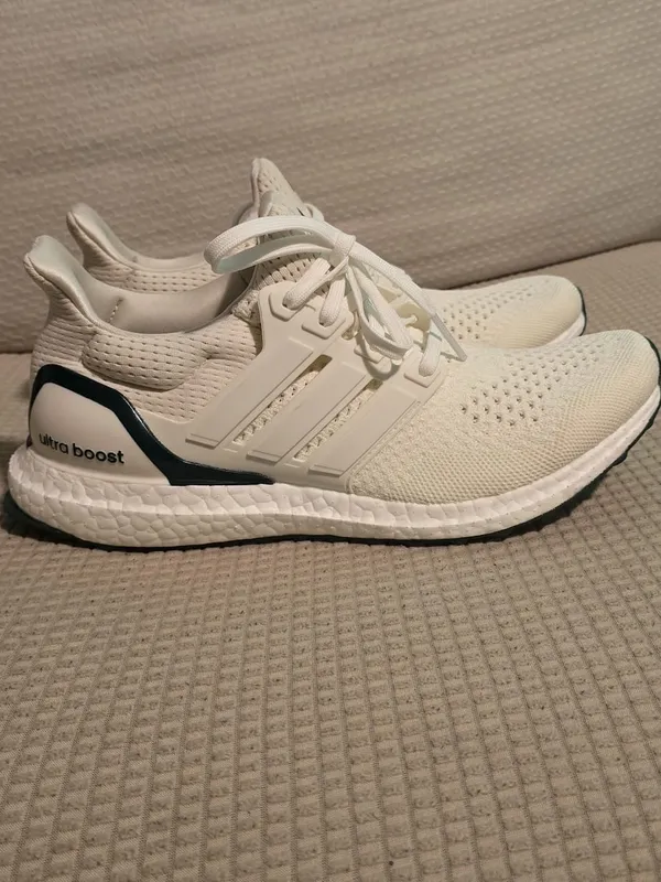 adidas Cream Knit Sneakers with Green Accents - Image 4