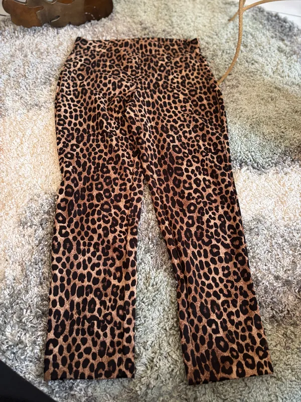 Michael Kors Super pretty pants size Lg ❤️ - Image 2
