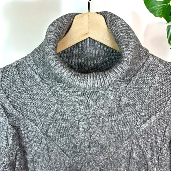 Elie Tahari Chunky Cable Knit Turtleneck Ski Sweater - Image 8