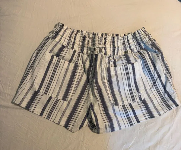 Low-Rise Roxy Shorts - Image 3