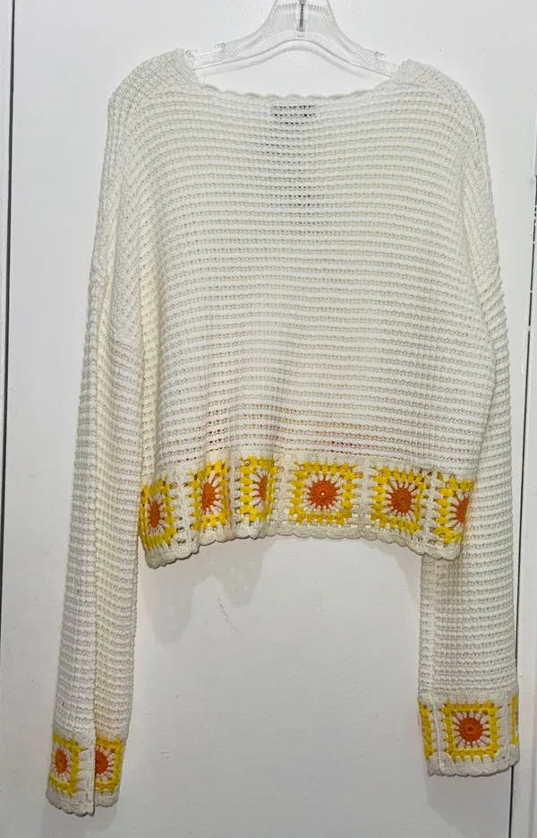 Sincerely Jules Ivory Crochet Floral Cropped Boxy Sweater Size L - Image 2