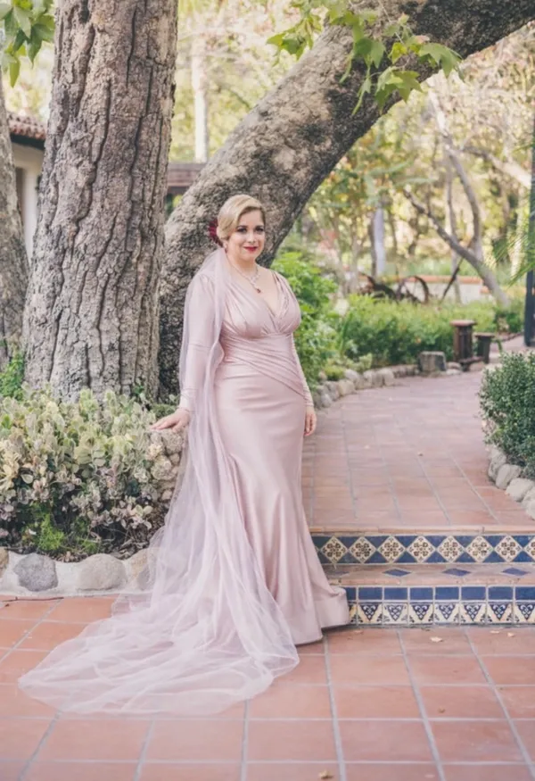 & Other Stories Blush & Burgundy Bridal Bundle – Dusty Rose Gown, Handmade Veil, Necklace & Rose Hair Accessory - Image 2