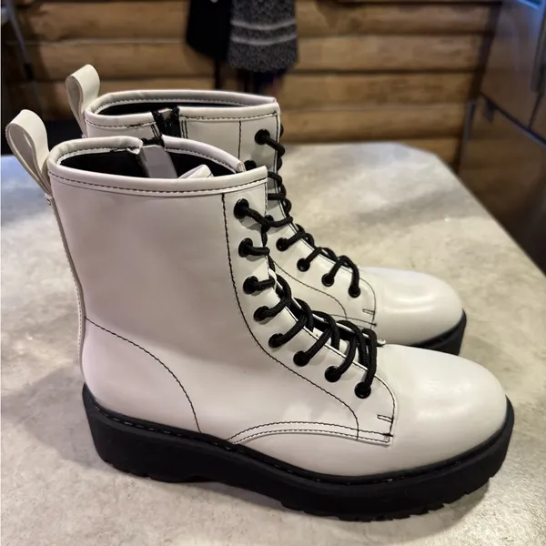 A New Day, Woman’s White Combat Boots Size 9 1/2 - Image 3