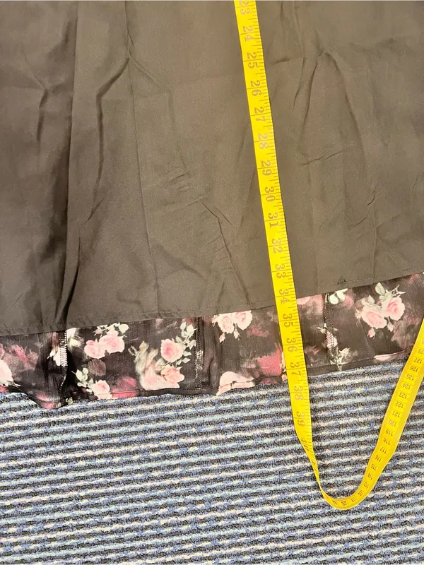 Lulu’s Carion Black Floral Ruffled Maxi Skirt - Image 9